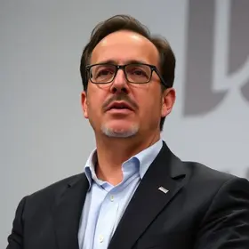 Eduardo Moura comenta renúncia de João Campos